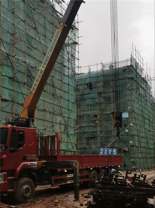 富县“慢工细活”—— 吊车的 “微动控制” 技术